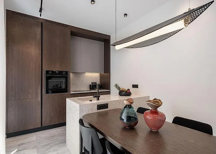 Elkorin Jacuzzi Luxury Living 干尼亞